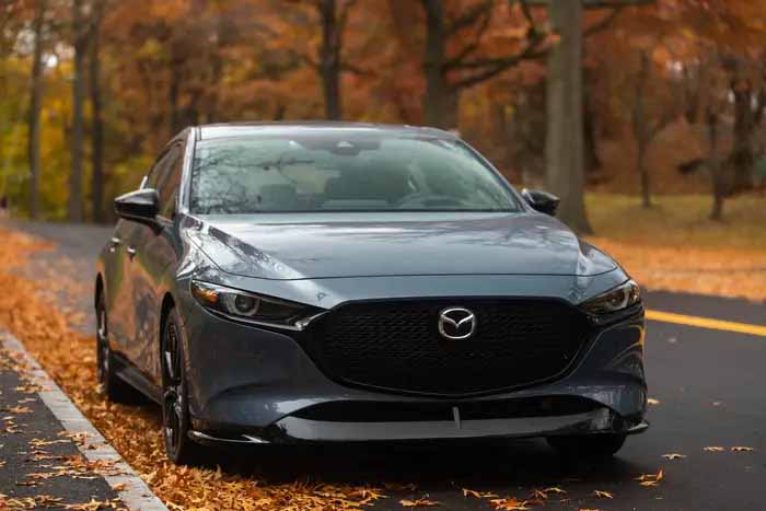 Đầu xe Mazda 3 1.5L Luxury 2021 trẻ trung.