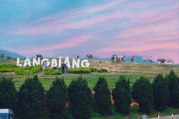 đỉnh núi Langbiang